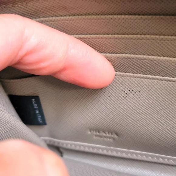 PRADA - Picture 16 of 16